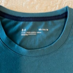 Under Armour fitted medium T-shirt,cotton and elastin. Black and teal.